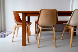 Methacrylat. Personalisierung von Leuchttafeln, Displays, hintergrundbeleuchteten Schildern, transparenten Bildschirmen und Abdeckungen, Vitrinen und Schaukästen, Lampen, Möbeln und Design-Einrichtungsgegenständen