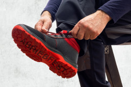 Sie erhöhen die mechanische Festigkeit in den am stärksten beanspruchten Bereichen wie Zehenschutzkappen, Fersen und Obermaterial.